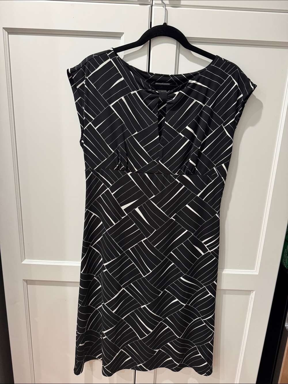 Ann Taylor Black and White Geometric Midi Dress